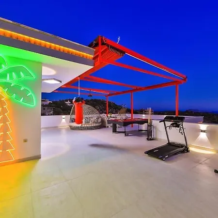 Red Palm Villa *